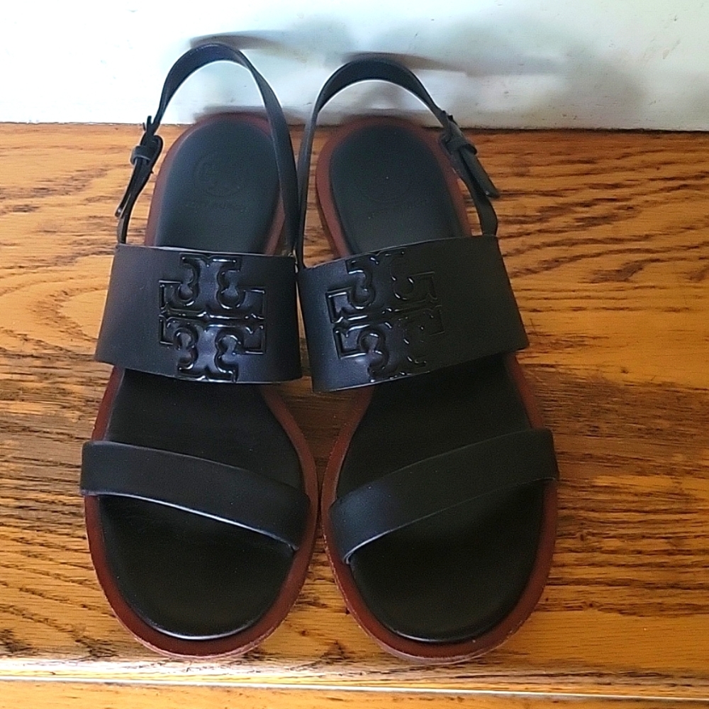 Tory Burch leather flat sandal size 7M